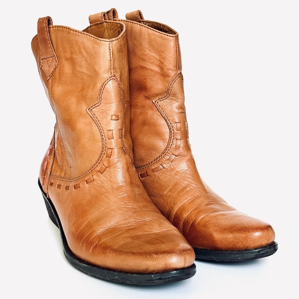 Franco Sarto Tan Western Cowboy Boots with Decorative Stitching